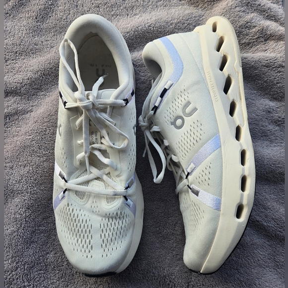 On Running White Sneakers - Picture 4 of 9